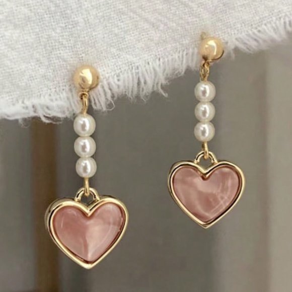 Jewelry - Vintage Look Gold and Pink Heart Pearl Earrings